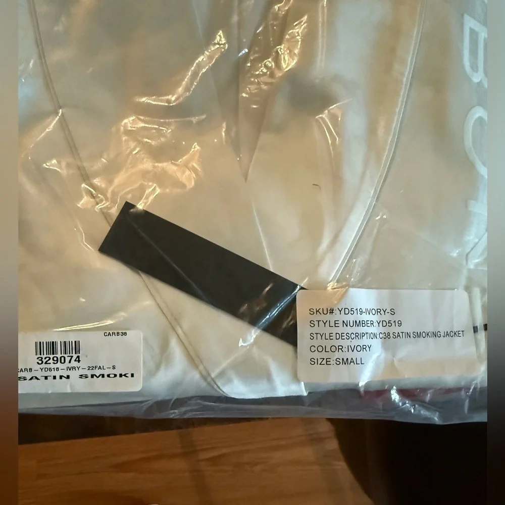 CARBON38 Silk Satin Ivory Smoking jacket size small BNWT brand new w tags - Picture 6 of 7